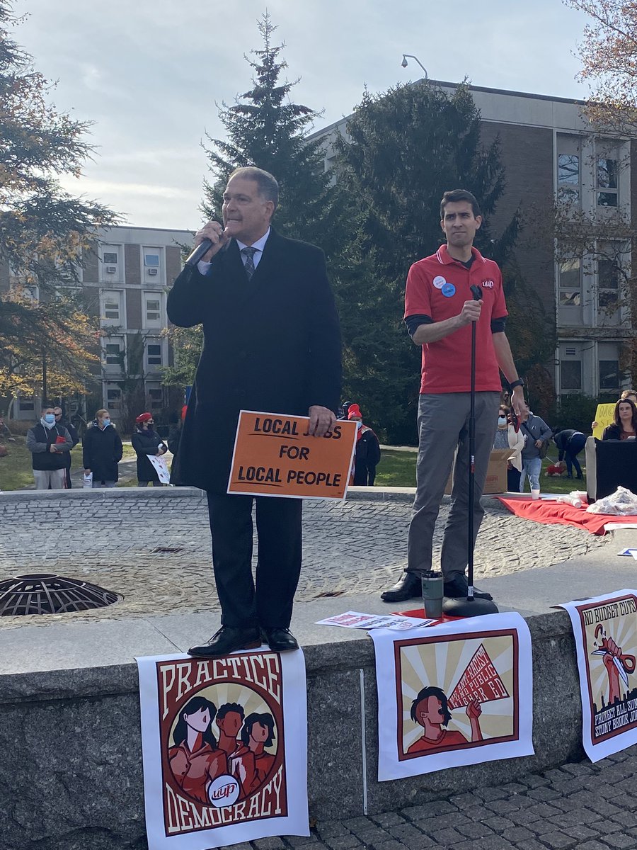 LIFEDofLABOR's tweet photo. We are proud to stand in solidarity with all workers at Stony Brook University to call on the administration to provide fair wages and safe working conditions to workers. #1u #solidarity @uupstonybrook @GSEU_SBU @GNYLECET @senatormattera @uupstonyhsc https://t.co/iA8PR1xfrb