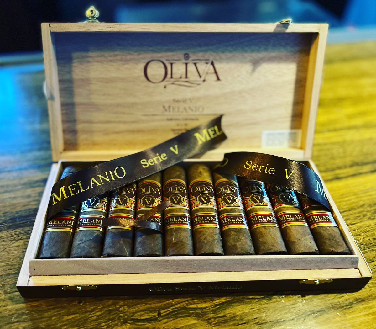 IN STOCK NOW! The @OlivaCigar Serie V Melanio Nub cigars are a limited production addition to the ever popular Oliva Serie V brand. This box-Pressed nub cigar was created to celebrate the Oliva family patriarch Melanio Oliva, who grew tobacco in the Pinar Del Rio region of Cuba.