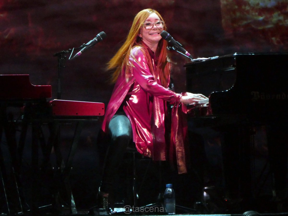 tascena's tweet photo. Tori Amos at Beacon Theatre 2017 #ToriAmos #NativeInvaderTour #ToriAmosBeacon https://t.co/T2XrTvH78G