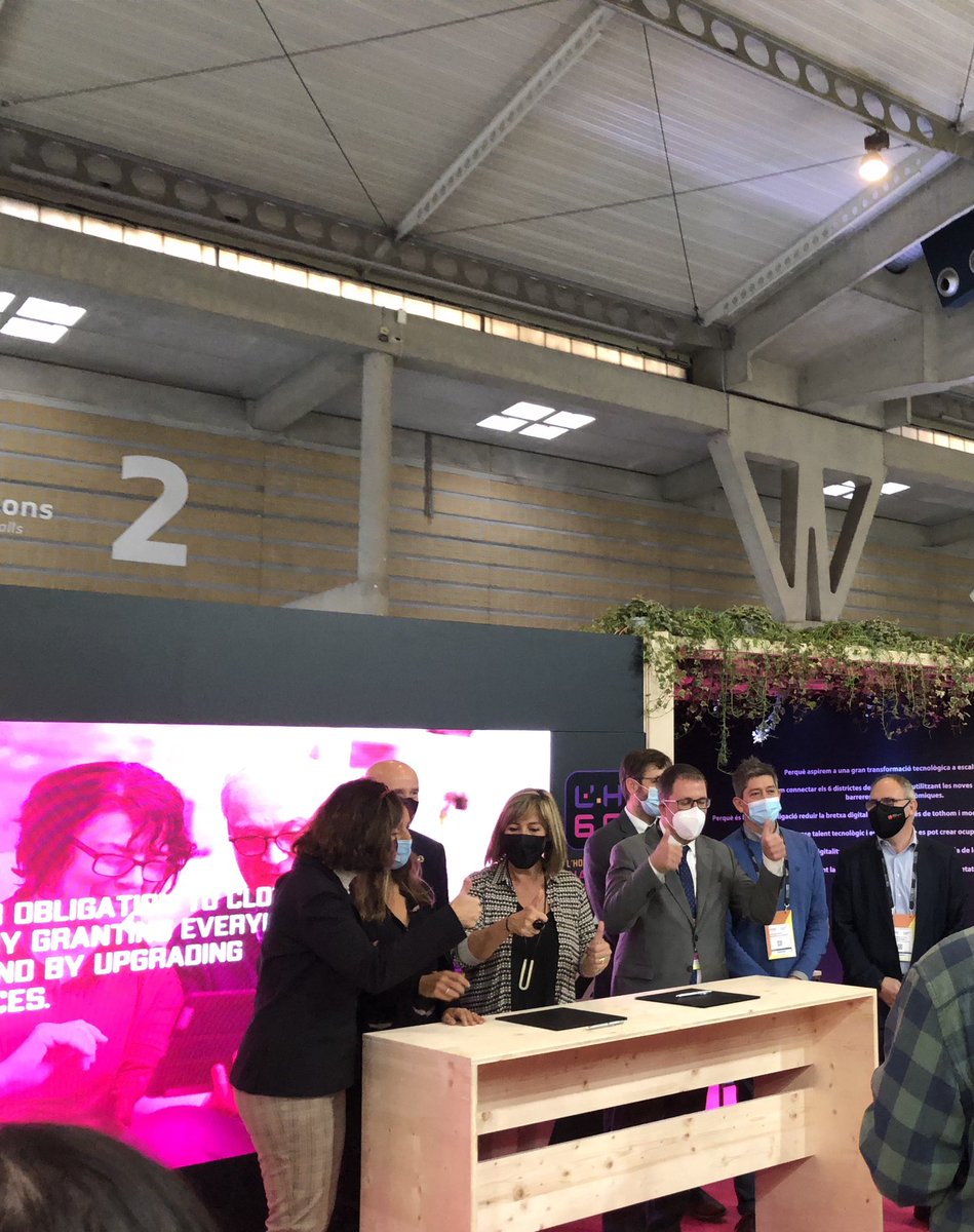 Avui a #SCEWC21 hem pogut escoltar Fernando Garrido, director de l'Escola d'Organització Industrial de la zona del Mediterrani: “amb #LHospitalet6_0 tenim l'oportunitat de canviar la vida de 400 joves i inserir-los en el mercat laboral”
 
ℹ👉 bit.ly/3Ck93lH