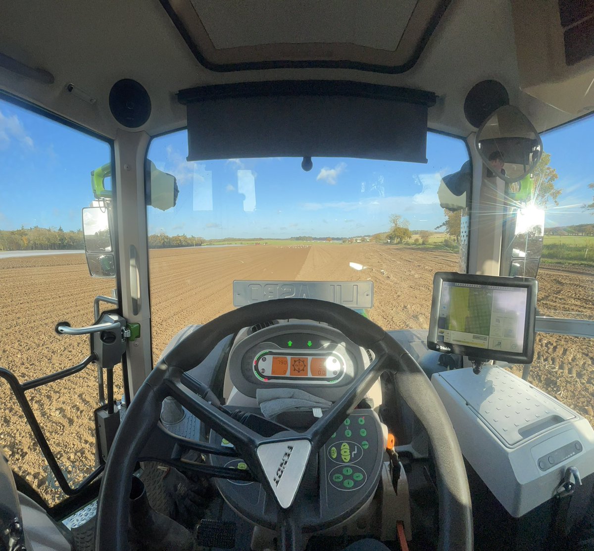 MossAurimas's tweet photo. I can definitely safely say I cannot be more thankful to have the opportunity in piloting this beauty full time @Hesstonbaler @LakeAgriculture https://t.co/J7ECQAQ2zG