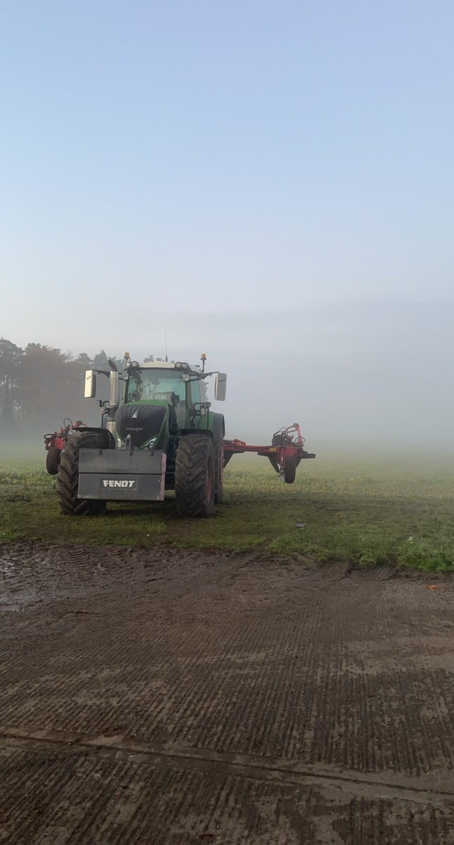 MossAurimas's tweet photo. I can definitely safely say I cannot be more thankful to have the opportunity in piloting this beauty full time @Hesstonbaler @LakeAgriculture https://t.co/J7ECQAQ2zG