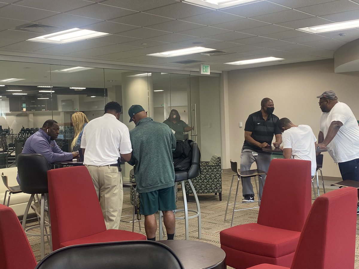 FcaMvsu's tweet photo. Last FCA Coaches huddle of the semester. 🙏🏾 Praying for traveling grace to all coaches, students, and faculty🔴🟢🙌🏾 @FcaMvsu @MVSUDevilSports 
#ValleyinMotion https://t.co/qF83kHmMDc