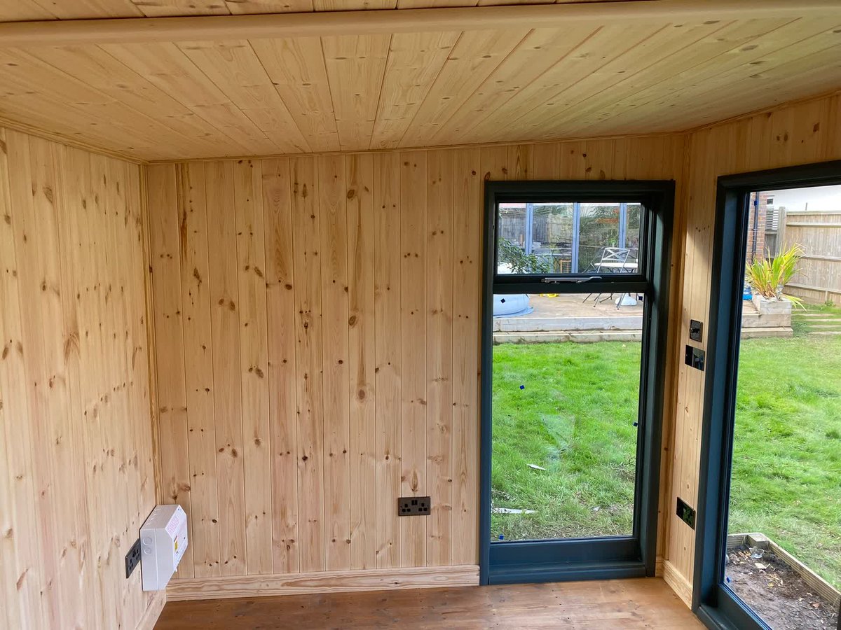 cobbelectrical's tweet photo. Thank you for the lovely review, Mrs Robinson! It was a pleasure working with you 🤝 ⚡

#electrician #brighton #sussex https://t.co/E9oD8cCJQb