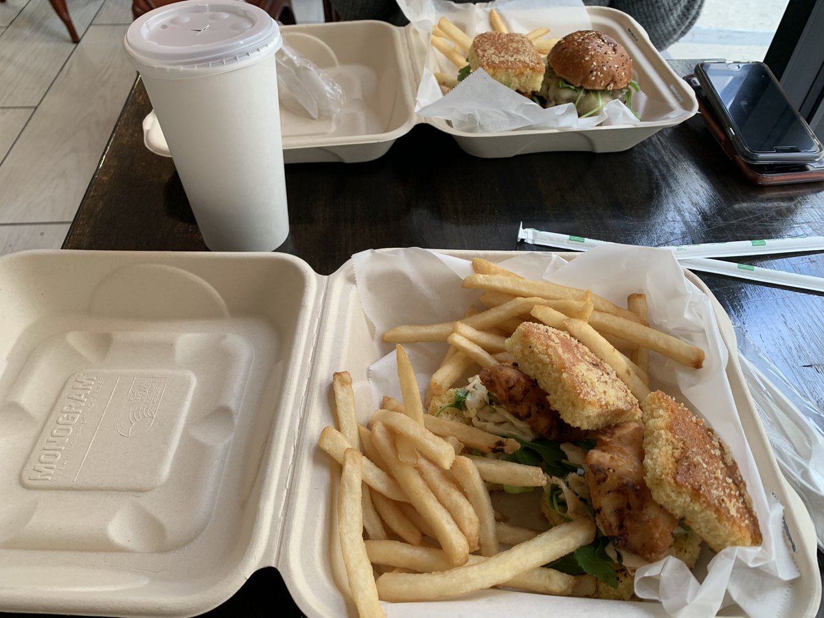 brittanyhorn's tweet photo. Finally got to check out @desliderco in downtown Wilmington and it was just as good as I hoped! Yes, that’s homemade cornbread for the sliders and oh my word, the rosemary lemon iced tea 😍 

Special shout-out to @mandy_fries for talking journalism with me over great food! #netde https://t.co/g64qhHuSDj