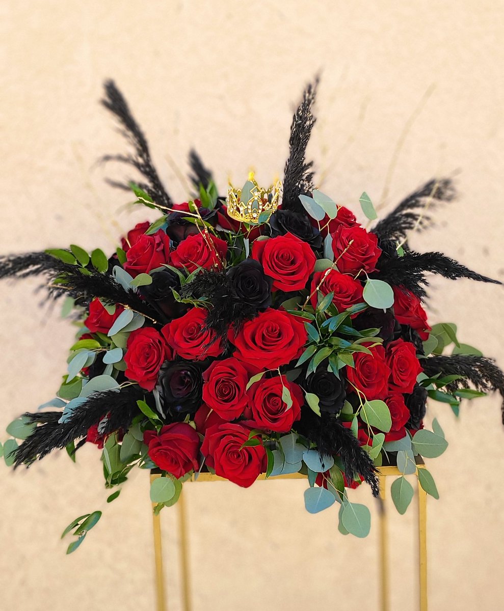 FlowersPmg's tweet photo. Fit for a queen 👸 
#Crypto #wednesdaythought #Flowers #shoplocalla #SpiderMan #Evertale https://t.co/WqJOEBI7PN