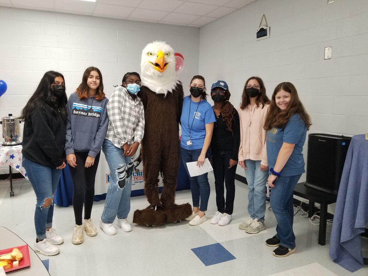 HBMSLeadEagle's tweet image. A community united... thank you to the HBMS PTA, SGC, and the Jamie McHenry (former HBMS student) Memorial Foundation for working together to gift our community a brand new marquee! Today's ceremony was perfect. @juliabernath @FultonZone5 @HBMS_AP