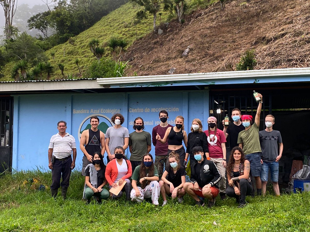 CloudbridgeR's tweet photo. La Reserva Natural Cloudbridge recibe investigadores y voluntarios para estudiar el bosque nuboso.  Estamos recaudando fondos para construir un laboratorio de investigación.  Por favor done lo que puedas, y comparta en las redes sociales.  Gracias!  https://t.co/jrj0esnQwQ https://t.co/kVj7W69BXp