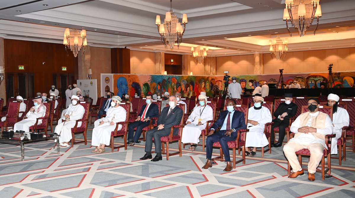 OmanNewsAgency's tweet photo. سلطنة عُمان مُمثلة في وزارة الأوقاف والشؤون الدينية تختتم احتفالها باليوم العالمي للتسامح تحت عنوان "فرّقتْنا الجائحة.. فليجمعُنا التسامح" ونظّمته بالتعاون مع شبكة صُنّاع السلام الدينيين والتقليديين واستمرت فعالياته يومين بمشاركة واسعة من داخل سلطنة عُمان وخارجها.

#العمانية https://t.co/N340vwboi0