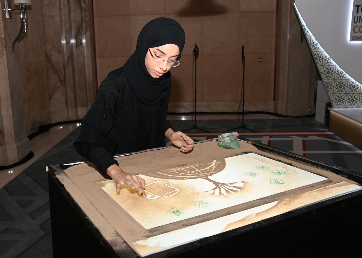 OmanNewsAgency's tweet photo. سلطنة عُمان مُمثلة في وزارة الأوقاف والشؤون الدينية تختتم احتفالها باليوم العالمي للتسامح تحت عنوان "فرّقتْنا الجائحة.. فليجمعُنا التسامح" ونظّمته بالتعاون مع شبكة صُنّاع السلام الدينيين والتقليديين واستمرت فعالياته يومين بمشاركة واسعة من داخل سلطنة عُمان وخارجها.

#العمانية https://t.co/N340vwboi0