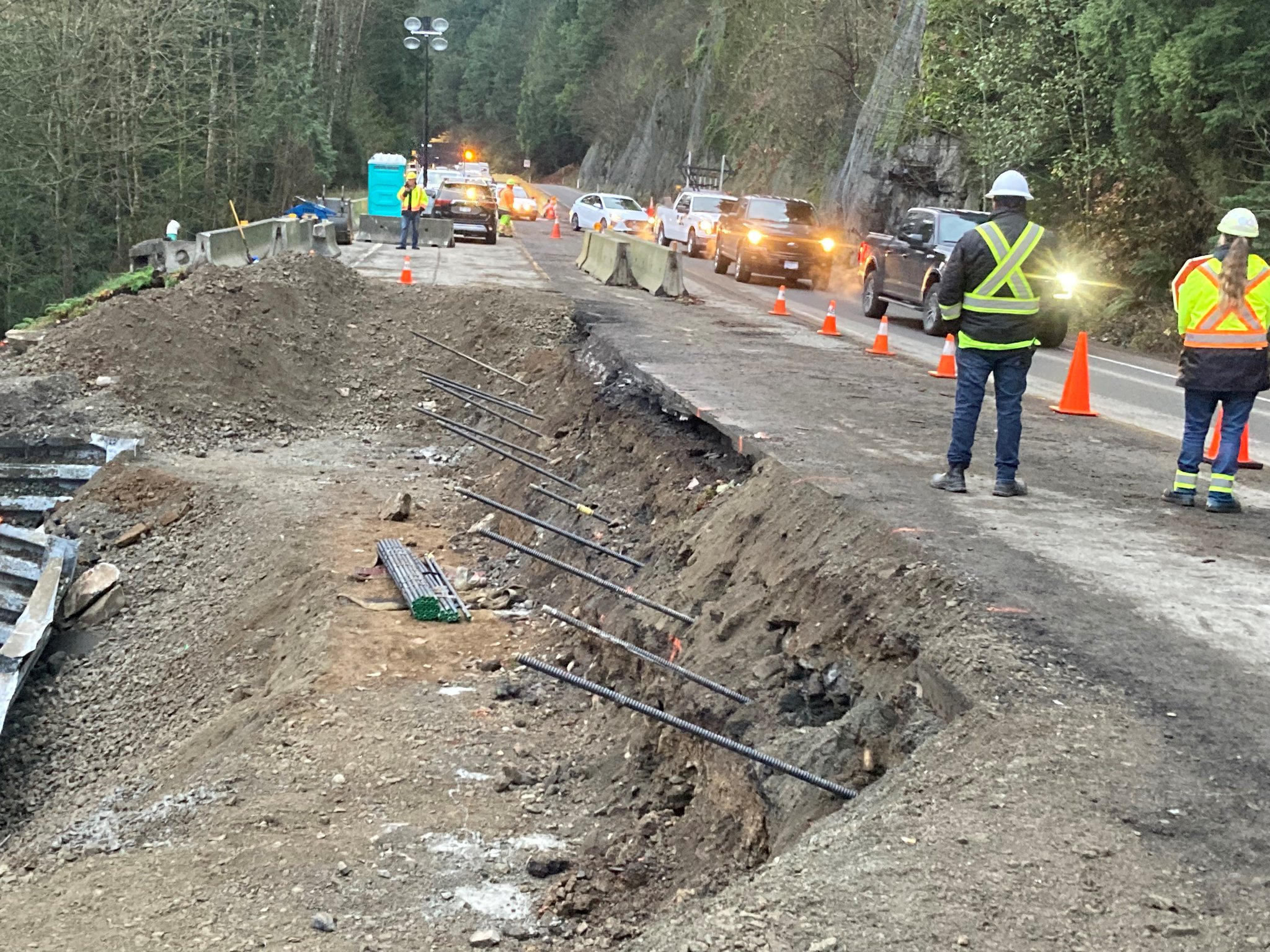 BC Transportation on Twitter "Malahat BCHwy1 this morning at Tunnel Hill. Crews are working