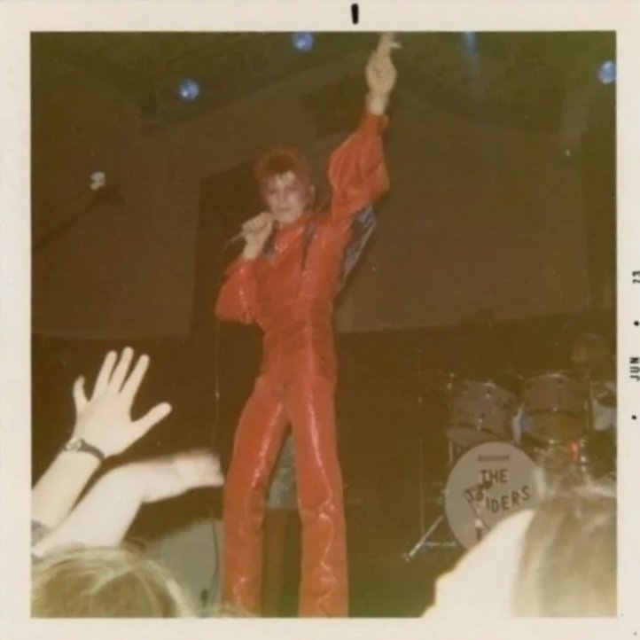 DavidBowieGlam's tweet photo. David Bowie &amp; Mick Ronson, Aberdeen Music Hall, 16th May 1973.
#BowieForever https://t.co/Tf5TfrGNKp