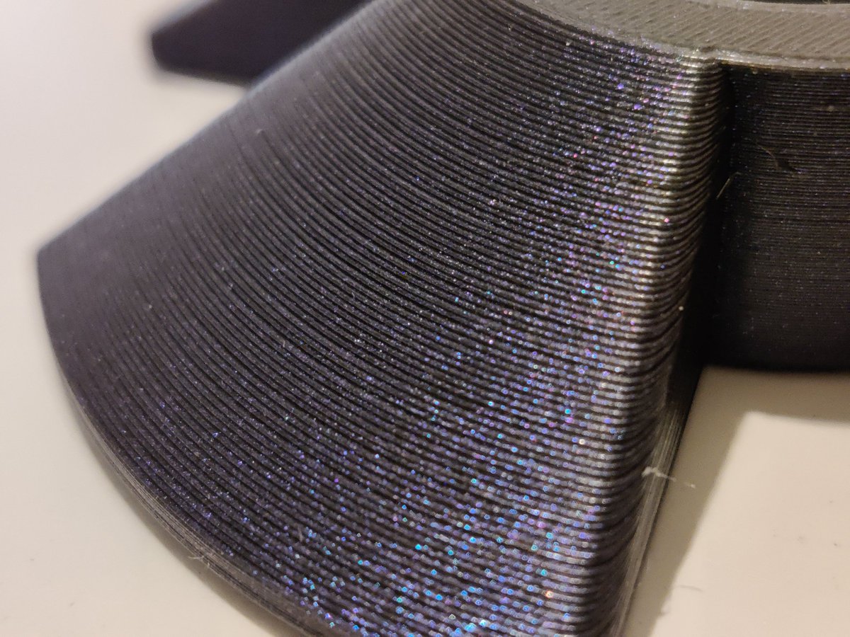 DimiPapa15's tweet photo. Sweet texture in @Fillamentum Wizard's Voodoi - thanks to my new filament holder. https://t.co/CWQI4BplYy