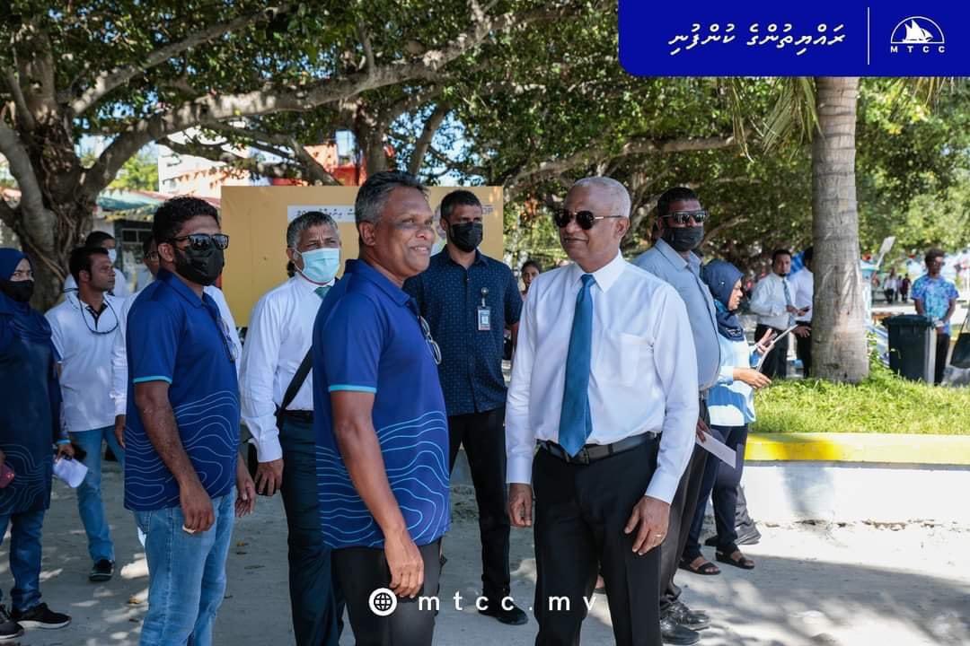 adamazim's tweet image. Raees @ibusolih thafaathu dhehkki 3 aharu tharahgeege faidhaa nukuraa rasheh/rayyitheh mulhi dhivehi raajjeyga neh. Kehtheri/Hikumaiytheri/Raiyithunge ihusaasthah balaiganna Raees ah shukuru hahggu.