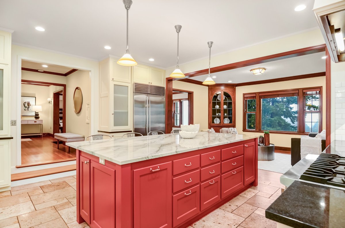 MaceyandMJ's tweet photo. The kitchen at our Buena Vista Pl listing is waiting for your holiday preparation – complete with heated floors, large island, six burner Viking range and more!   

#pdx #pnw #portland #oregon #house #home #portland #realtor #realestate #luxuryhome https://t.co/uz5rWZK1Gs