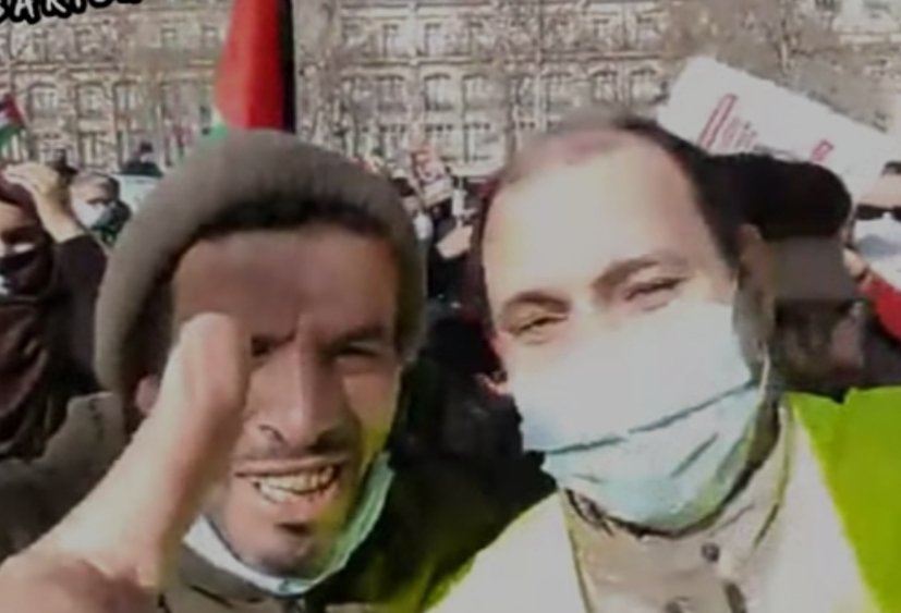 Horayra7's tweet photo. هادو واحد الجوج هجوج ومجوج ،واحد بوخنونة وجوج الراضي ليلي،نتمناو جوج يلحقوه بواحد 🇲🇦🇮🇱👊 https://t.co/YH4yqlfxab