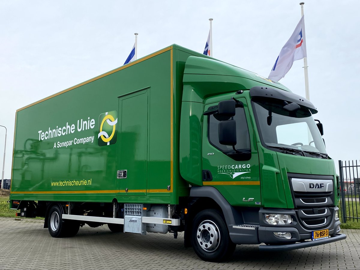 Nieuwe DAF LF 210 voor Speedcargo Koeriersdiensten! Bedrijfswagen Service Friesland mocht de sleutels overhandigen van een nieuwe DAF LF 210 aan Speedcargo Koeriersdiensten! Lees meer op onze website: bsftrucks.nl/nieuwe-daf-lf-…