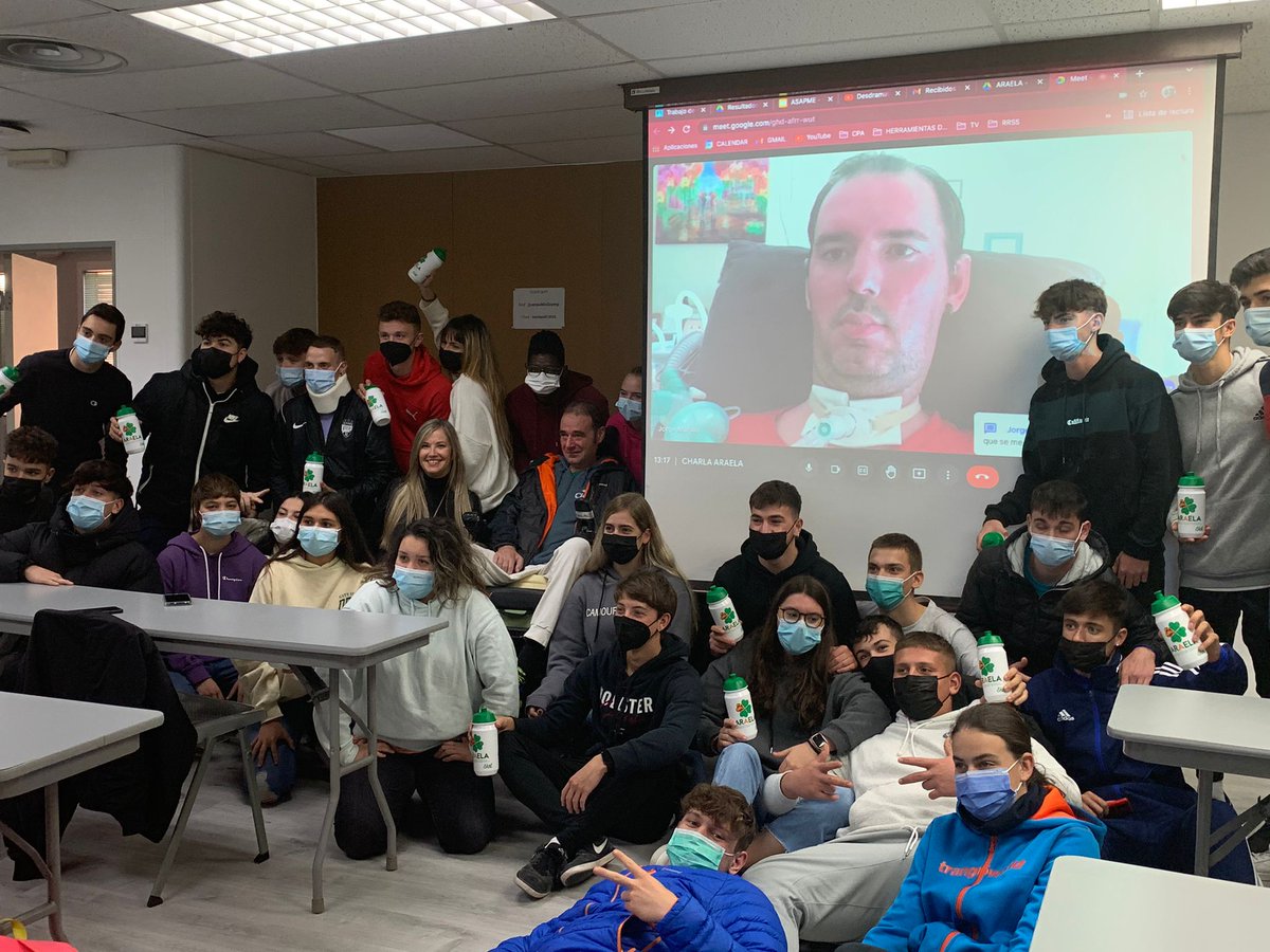 _ARAELA_'s tweet photo. Hola #araelos 🍀
Esta mañana hemos tenido la oportunidad de acercar la #ELA a la clase de Grado medio Guía de conducción de grupos en medio natural de @CPA_Formacion 
Ha sido maravillosa la atención de l@s alumn@s 
Gracias
#LaELAexisteConocELA 
#SiSeQuiereSePuede https://t.co/MvNverURZf