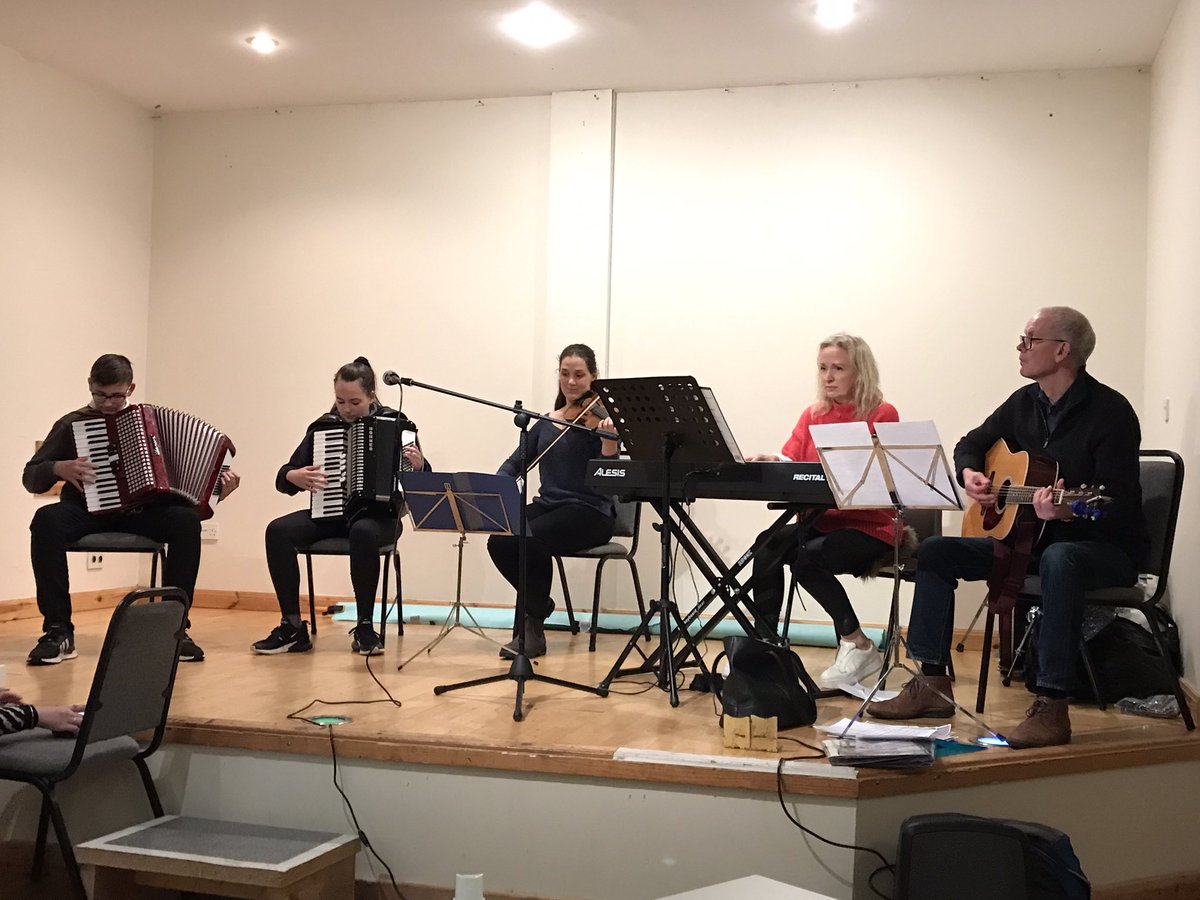 WILibraries's tweet photo. Le Cheile Ceilidh in Castlebay ♥️🎶#LeCheileTogether @CarnegieUKTrust #EngagingLibraries https://t.co/Mcm44Sye5L