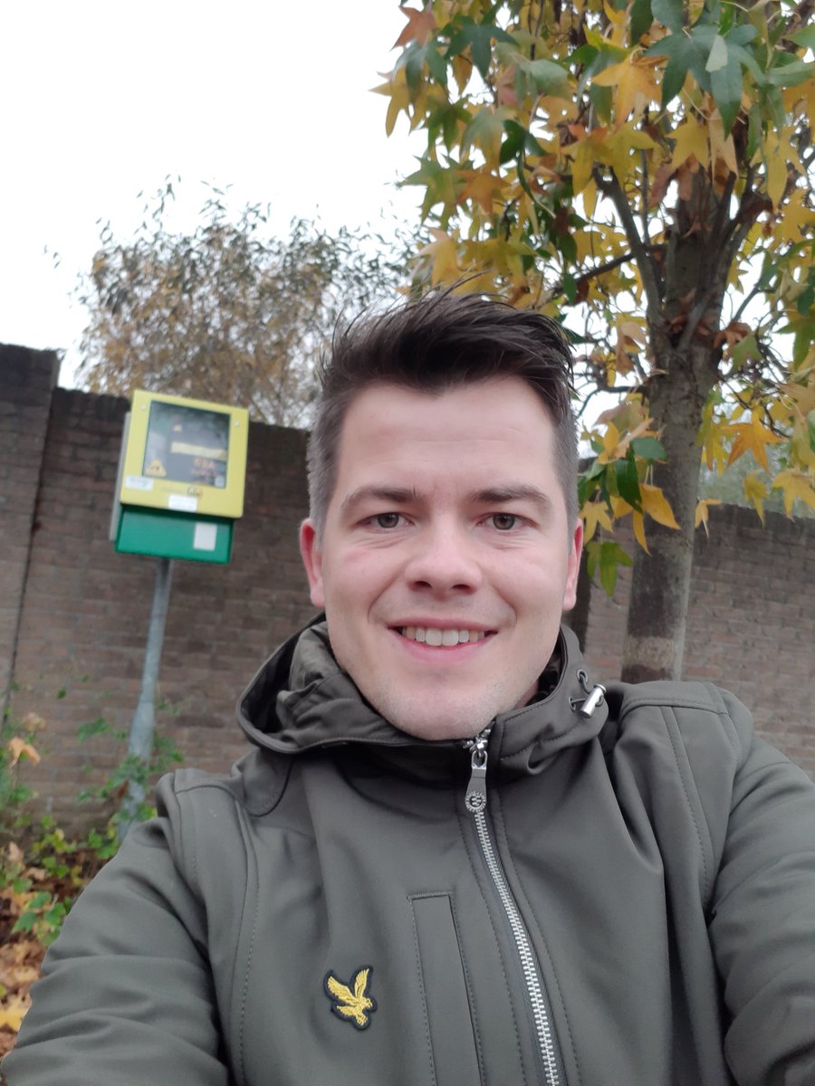 ChristenunieB's tweet photo. En om een beeld te geven van het dekkend AED netwerk,delen wij er een paar. @jaapvandentop bij de Laageinderweg #Kootwijkerbroek.  @heijkoop_wilma bij de Garve #Norschoten . @HenkWiesenekker bij de Wijnbergenlaan #devaarst . @DiannedeKwant bij Katerskamp #Holzenbosch #Voorthuizen https://t.co/hcIF1ZPnBv