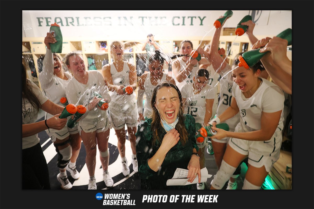 NCAA March Madness (@marchmadnesswbb) on Twitter photo #ncaaW Photo of the Week πΈ
<a href="/psuviksWBB/">Portland State Womenβs Basketball</a> players greeted head coach Chelsey Gregg with a post-game ice bath after her first win at the helm of the Vikings!
Photo Credit: Scott Larson #ncaaW Photo of the Week πΈ
<a href="/psuviksWBB/">Portland State Womenβs Basketball</a> players greeted head coach Chelsey Gregg with a post-game ice bath after her first win at the helm of the Vikings!
Photo Credit: Scott Larson