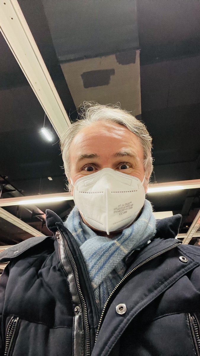 guenterexel's tweet photo. Yipppiiiiieeeee!!!!!! Ich habe im Austria Center Vienna gerade meinen Booster erhalten! 🤩 Nach zweimal #TeamBiontech bin ich jetzt beim dritten Stich #TeamModerna. https://t.co/76XHV3JFjY