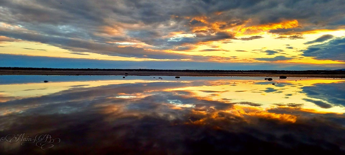 AlainBorsani's tweet photo. Voilà les Couleurs de ce Mercredi Soir...Baïeta...#ILoveNice #ExploreNiceCotedAzur #explorenice #Nice #nicemoments #Alain.B.Photos #fenetresurnice #visitenicecotedazur https://t.co/Taf0cq9JOH