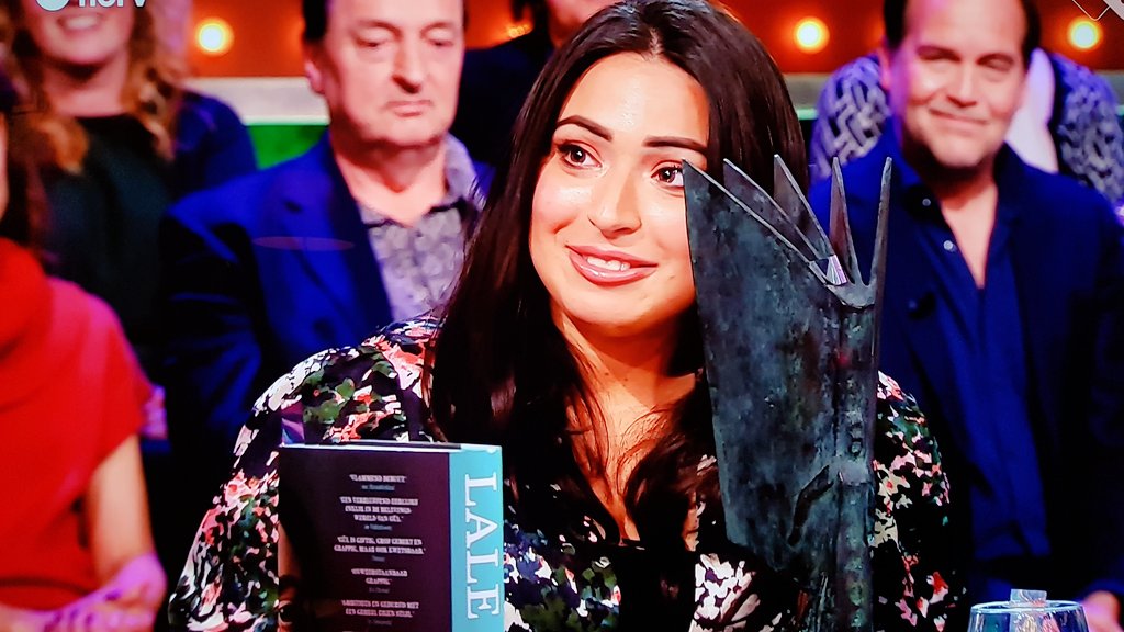 marcelbar8's tweet image. Lef wordt beloond!

Lale Gul wint de #nspublieksprijs met &apos;Ik ga leven&apos; - mooie winnares.
#ditisM