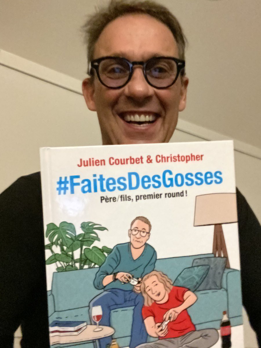 courbet_julien's tweet image. RT la photo et peut être demain tu gagnes la bd #FaitesDesGosses 
Sinon tu la trouves partout pour 12 euros fnac amazon sur le net librairie grande surface bonne chance tirage au sort demain am!