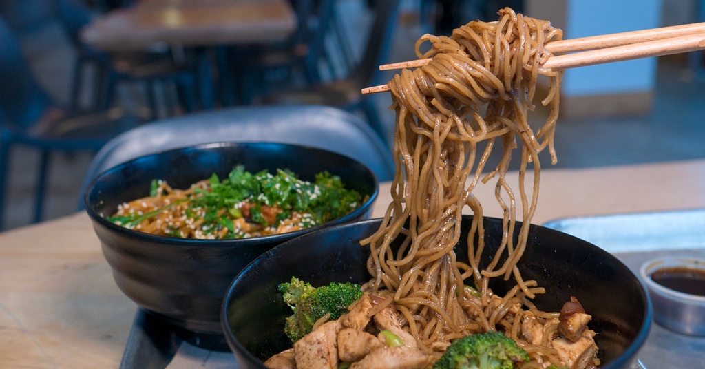 honeygrow's tweet photo. We no longer need to choose between noodle and nutrition
#hgexclusive #sunnoodle #hgltd #wholewheat #highprotein #highfiber #lowcal #lesssodium #noodlelife https://t.co/pf6eUW4i7p