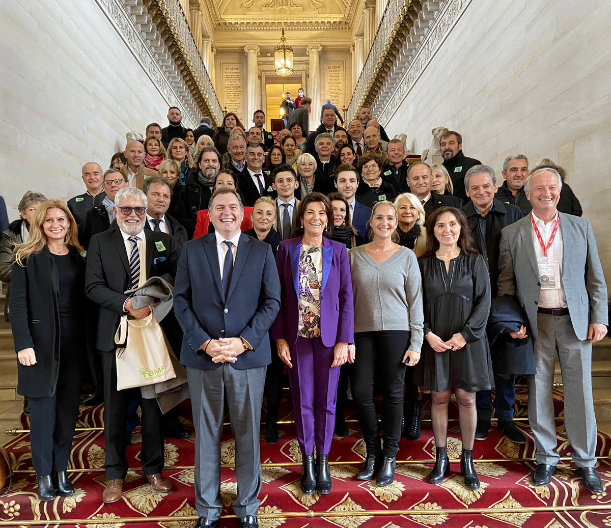 LLaRosaSerafini's tweet photo. Découverte du Palais du Luxembourg et du travail des parlementaires avec nos 5 Sénateurs des Alpes-Maritimes entourés des maires et élus des Alpes-Maritimes ! 🇫🇷 https://t.co/LugoHkv2kp
