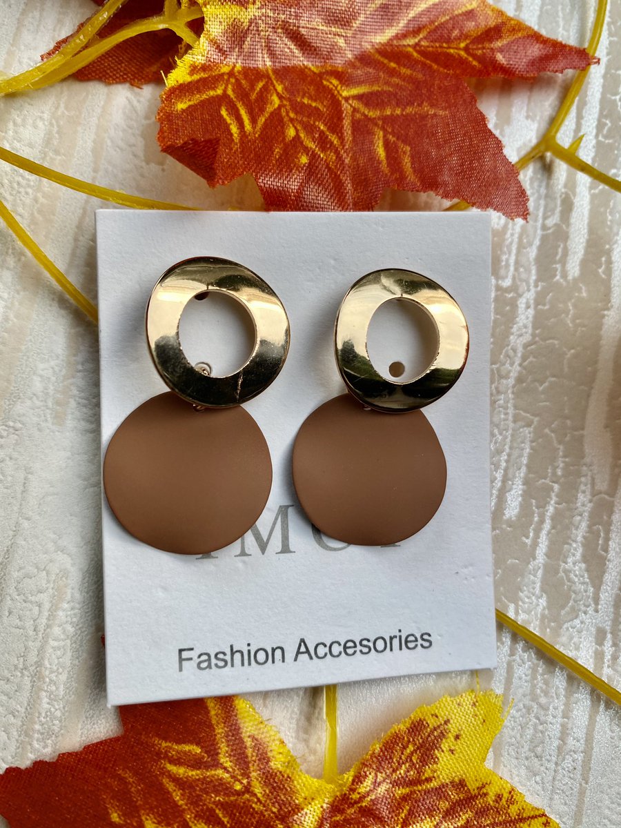Earrings available for sell at UGX 15,000/= only. 🪄☎️ or Dm or whatsapp us on 0782864715 for deliveries. #jewellery #earrings #earringsoftheday #adorniseU #accessories #earpiercing #fashion #fashionstyle #fashionista #uganda🇺🇬 #uga #onlineshopping