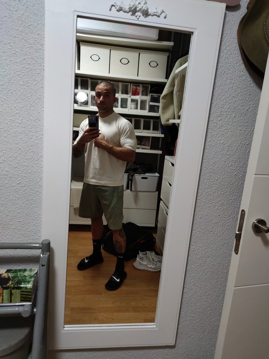 calvotraining's tweet photo. @abelrinconv El caso es saber si hay alguna manera de no quedarme con una camiseta que no me voy a poner y si te la podría cambiar por alguna sudadera añadiendo por supuesto la diferencia. A lo mejor suena a mucha cara pero es que con la xs soy un cuadro https://t.co/uvWJnhsHxs