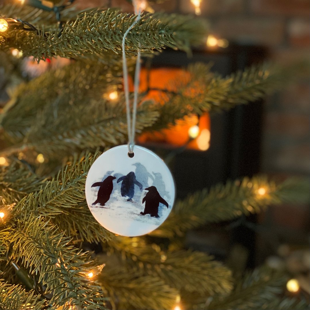Sandra_Vick_art's tweet photo. Penguins
This one is the odd one out of our new ceramic decorations. Does anyone know why? #blackandwhitechristmas #monochromechristmas #blackandwhite #christmasdecoration #treedecoration #ceramicdisc #ceramicdecoration #birddecoration https://t.co/ruWlG2hUQR