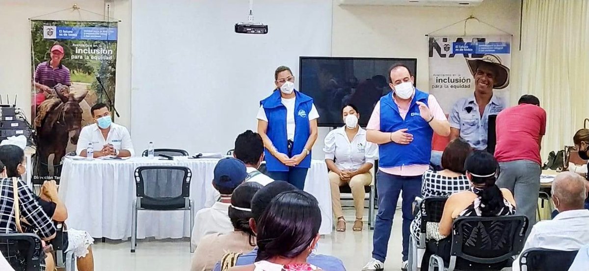 UnidadVictimas's tweet photo. En siete municipios de #LaGuajira, @UnidadVictimas entregó 125 cartas de indemnización a víctimas de #Distracción, #ElMolino, #Fonseca, #LaJaguaDelPilar, #SanJuanDelCesar, #Urumita y #Villanueva. La inversión fue superior a los $1.130 millones. #RetoUnidos #UnidosPorLasVíctimas🫂 https://t.co/mbnOl7M3tb