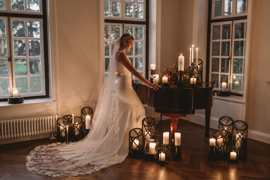 SantFfraedHouse's tweet photo. CANDLELIGHT DELIGHT // Whether you envision yourself surrounded by soft candlelight, pretty pampas grass, or striking a power pose in front of a classic car, Sant Ffraed House is the venue where you can do it all.
#SantFfraedHouse #OldwallsCollection https://t.co/XgPHpAqEb9