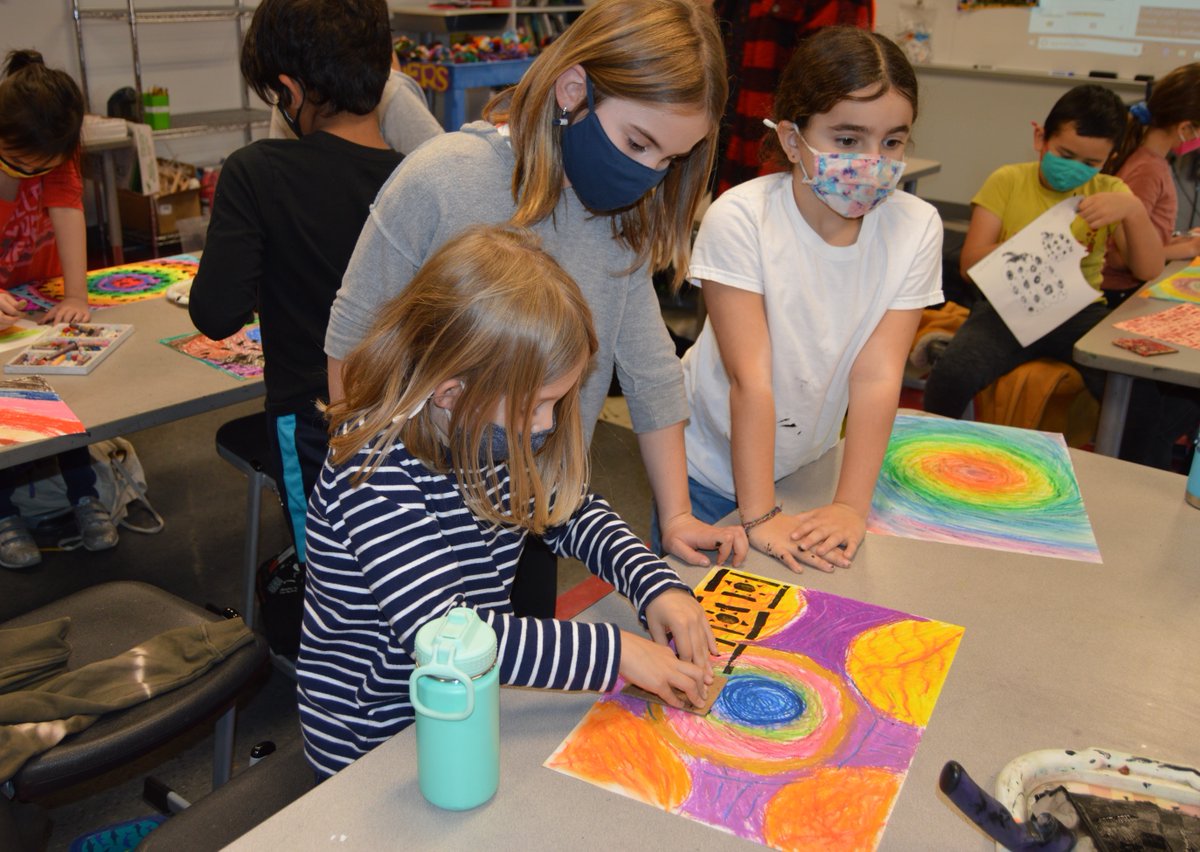 BASISIndBK's tweet image. Stopping by Ms. Weather&apos;s art class was such a pleasure today. Here students in 3Na experiment with collagraph printmaking. #printmakingstudio #artlover