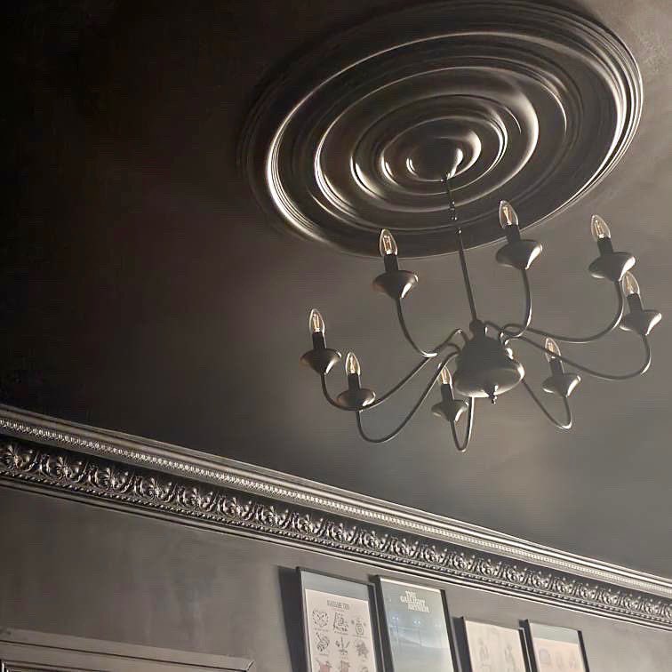 classicplasterm's tweet photo. ⬛️Floor to ceiling black out⬛️

Our team had the pleasure of suppling and installing Large honeysuckle Cornice and Large plain ceiling roses when this property was in full restoration mode 😎

Please contact us by visiting our website https://t.co/qO6AEVDQ4i 📲 https://t.co/1DQB0WmqUN
