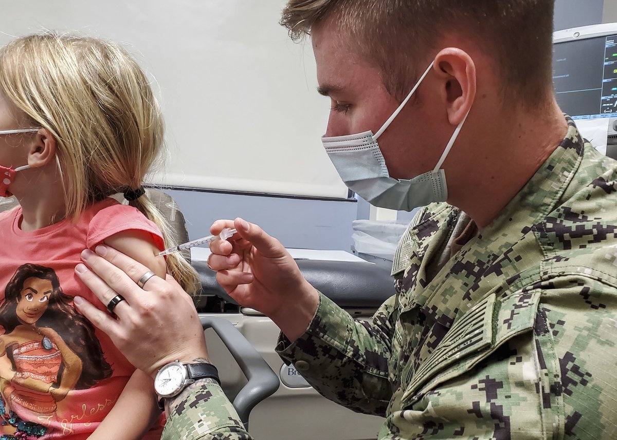 DoD family members are doing their part to #SinkCOVID 💉

#CFAY and NMRTC San Diego recently administered COVID-19 vaccinations to beneficiaries of DoD personnel. 

The COVID-19 vaccine is newly available for beneficiaries age 5 to 11 years old. #NavyReadiness