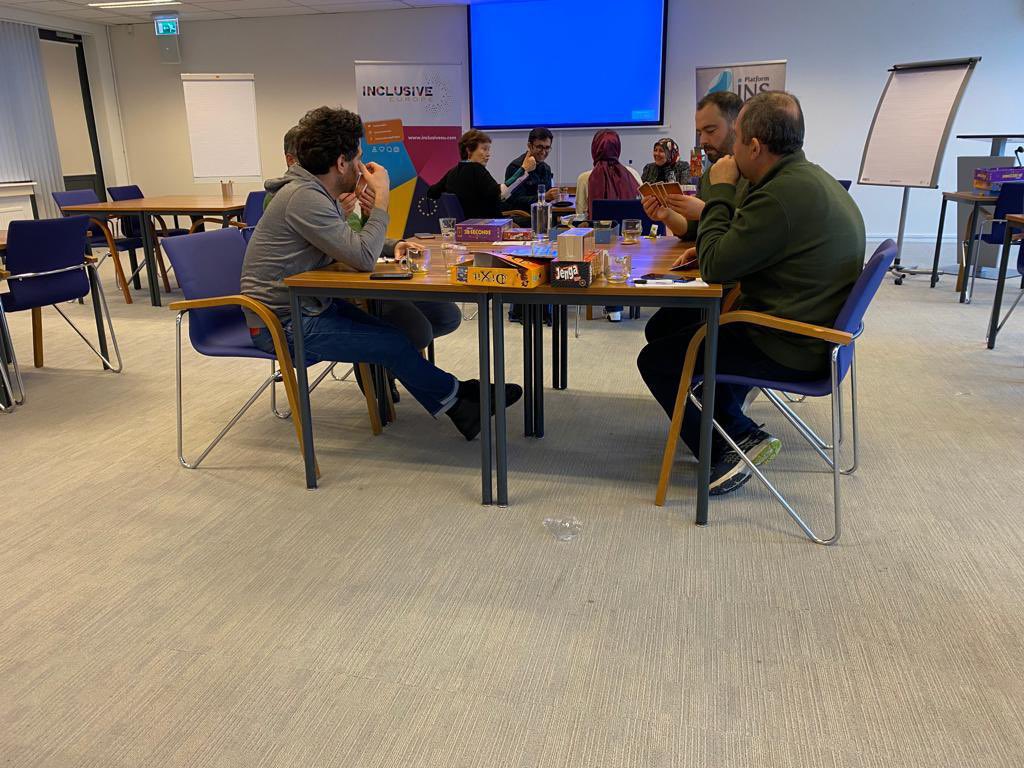 PlatformINS's tweet image. Het Inclusive Europe Project is begonnen met trainingen over diversiteit &amp;amp; identiteit en deze week bordspel activiteitensessies tussen jonge migranten en buurtbewoners.
Op 27 november zal in Amsterdam onze Filmdag activiteit plaatsvinden.

#InclusiveEurope #AMIF #migrationEU #NGO