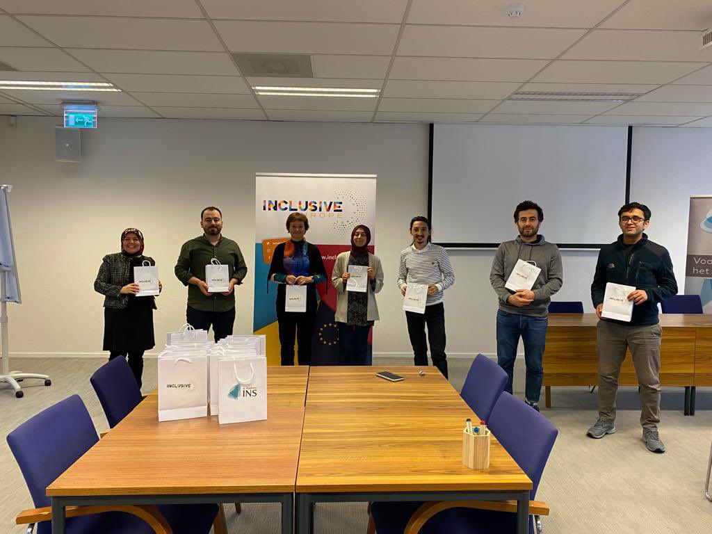 PlatformINS's tweet image. Het Inclusive Europe Project is begonnen met trainingen over diversiteit &amp;amp; identiteit en deze week bordspel activiteitensessies tussen jonge migranten en buurtbewoners.
Op 27 november zal in Amsterdam onze Filmdag activiteit plaatsvinden.

#InclusiveEurope #AMIF #migrationEU #NGO
