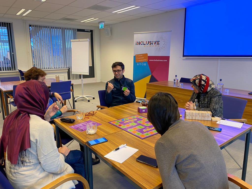 PlatformINS's tweet image. Het Inclusive Europe Project is begonnen met trainingen over diversiteit &amp;amp; identiteit en deze week bordspel activiteitensessies tussen jonge migranten en buurtbewoners.
Op 27 november zal in Amsterdam onze Filmdag activiteit plaatsvinden.

#InclusiveEurope #AMIF #migrationEU #NGO