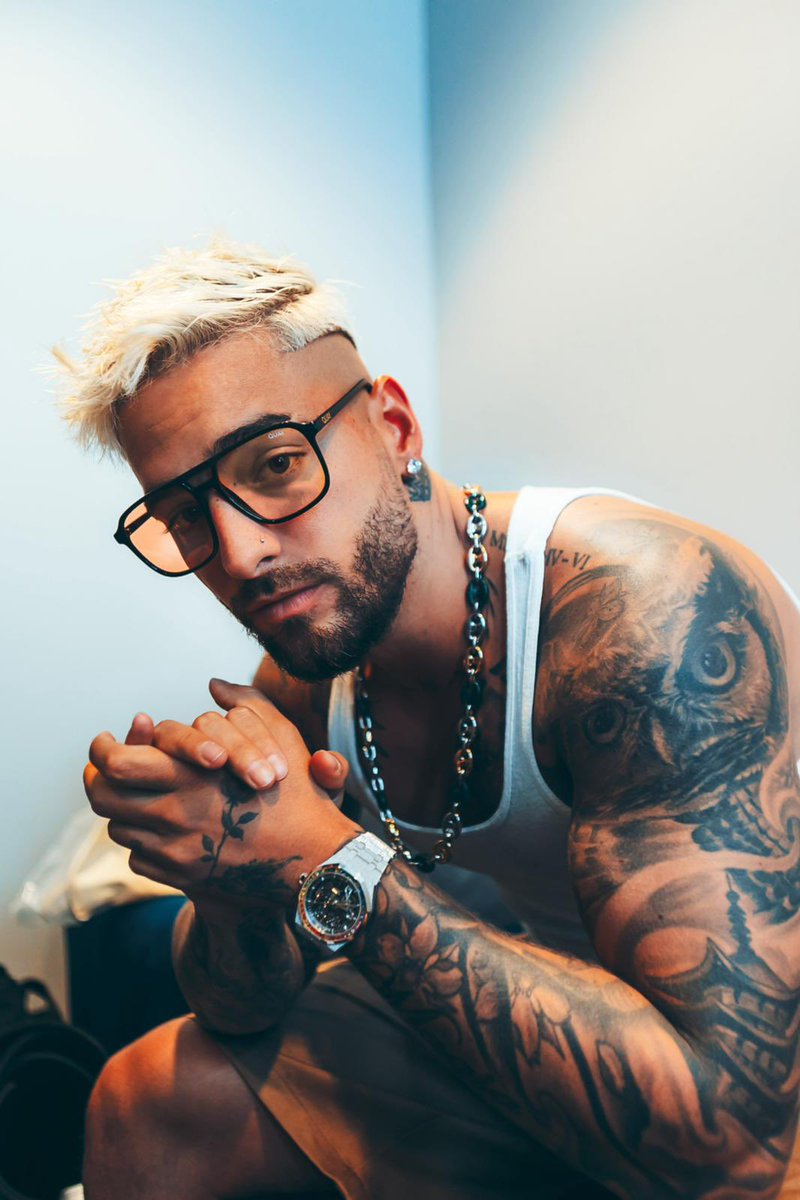 maluma's tweet photo. This style ‘ON THE FLY’ sold out with our first collection and have been my favorite to wear in my Papi Juancho tour. We brought them back in new colors in sunnies, prescription glasses, and ALL NEW prescription sunnies 😎 #QUAYXMALUMA https://t.co/A8nzBFChqV
