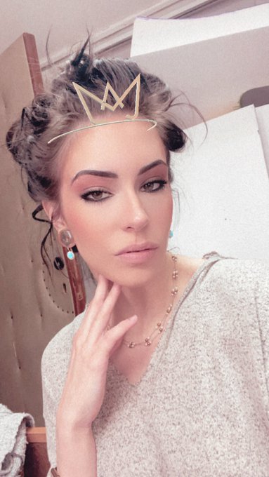 Someone should get me a crown 👸🏻 https://t.co/UIxzF13kR9