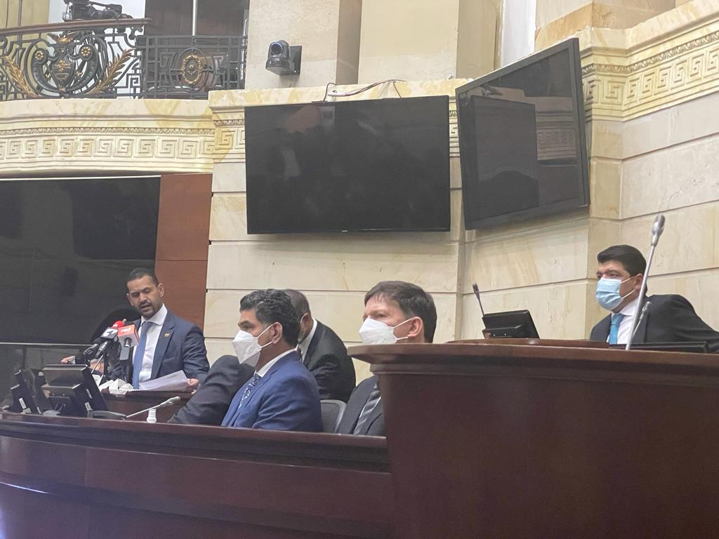 EdwinValdesCqta's tweet photo. Acompañamos a los Señores Ministros del Interior; Defensa y Seguridad Nacional y Justicia, en calidad de Coautores del Proyecto de Ley de "Fortalecimiento de Seguridad Ciudadana", que busca reducir los índices de violencia urbana en nuestras regiones. @MinInterior @mindefensa https://t.co/u6SDcvf7ZM