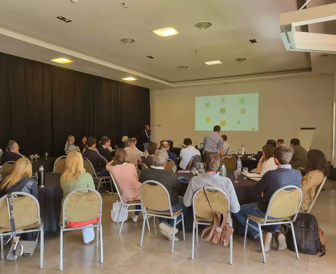 crea_cor's tweet photo. Hoy compartimos la mañana con la Comisión Ejecutiva de CREA. Gracias a todos los que participaron, y al intercambio realizado. Siempre sumando! 💪

En cada encuentro ganamos todos! 🤗 #SomosCREA 
 #CREACOR https://t.co/AwOjnu898w
