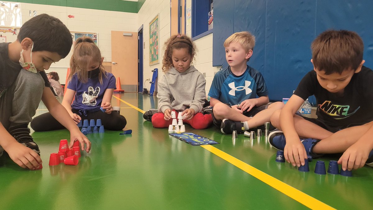 Pflugerpe's tweet photo. Are those giant kids or tiny cups?!🤔😂 #tinycups #2021STACKUP #WSSSA #SpeedStacks https://t.co/Gtxr90wPxS
