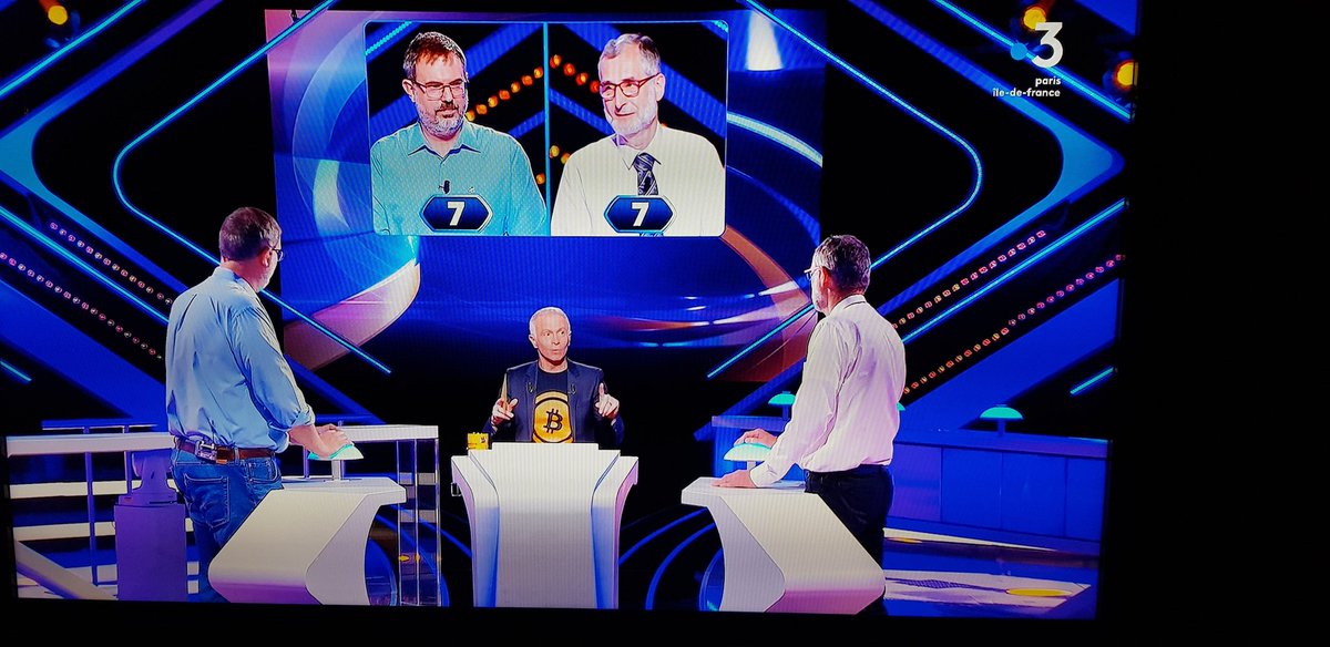 bocquillon's tweet photo. .@davidcoudyser Monsieur Bouchard IRL dans question pour un champion, quel talent !
#coudy https://t.co/rPhZB4zBZs