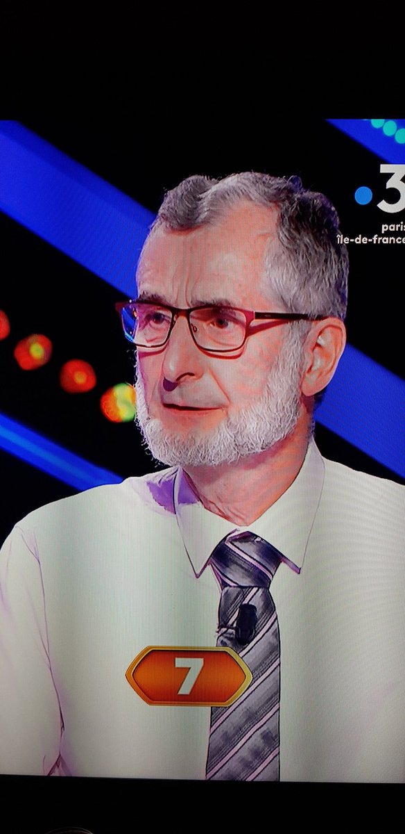 bocquillon's tweet photo. .@davidcoudyser Monsieur Bouchard IRL dans question pour un champion, quel talent !
#coudy https://t.co/rPhZB4zBZs