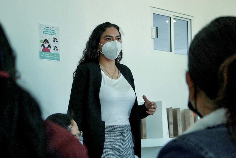 MiriamPLiborioH's tweet photo. Un gusto intercambiar herramientas didácticas con formadores del estado de #Oaxaca. 👨‍🏫👩‍🏫

Seguimos trabajando en la mejora continua de las educandas y educandos oaxaqueños. #CrearConstruirCrecer https://t.co/ggQpOtPyxn